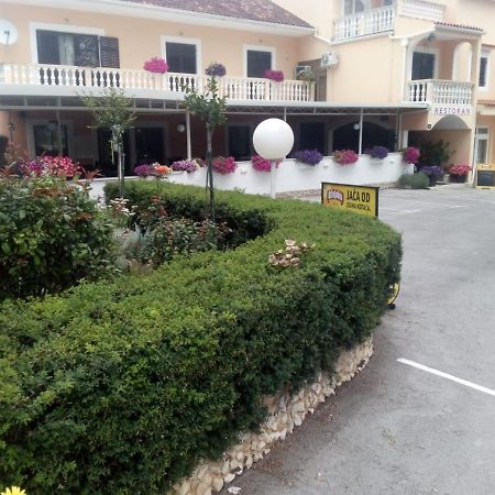 Pansion Restoran Marin Hotel Posedarje Bagian luar foto